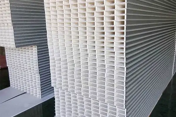 Od operacijskih dvoran do čistih delavnic: čistilne plošče gradijo prostorsko zaščito visokega standarda